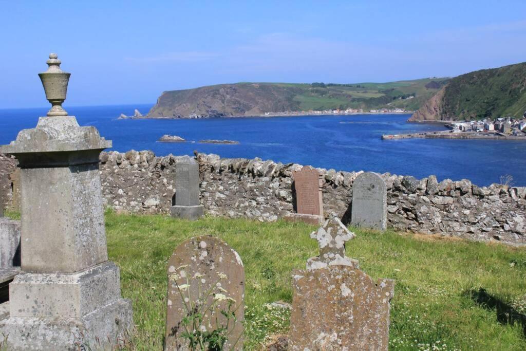 Bellevue Holiday Cottage Gardenstown Bagian luar foto